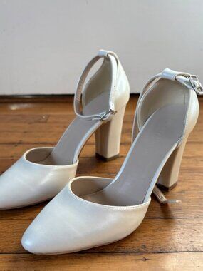 Gisele Ivory Closed Toe High Block Heels - Size 7